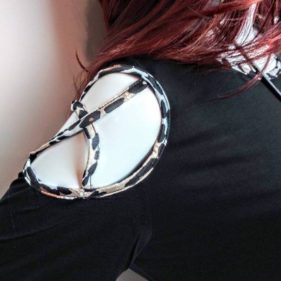 BK Animal Print Trim Cold Shoulder Tee - Picture 4 of 7